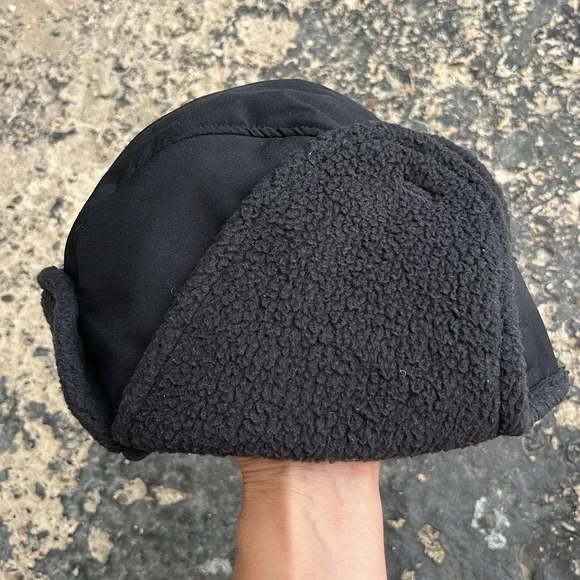 2 brand new winter hats - Picture 12 of 16